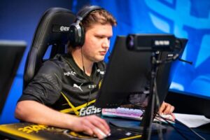 Олександр Костилєв, колишній гравець Natus Vincere, отримав у подарунок годинник від Макса Кріппи