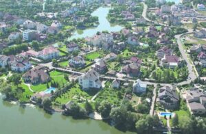 Максим Кріппа став власником розкішного маєтку в Козині: ключові факти угоди